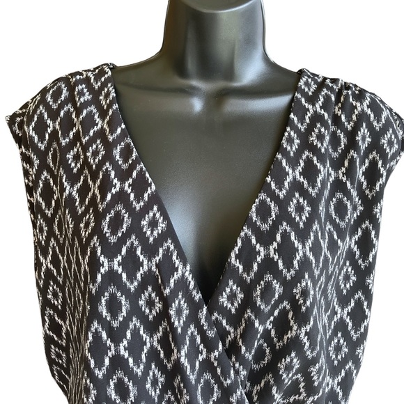 Banana Republic Black and White Patterned Romper - Picture 4 of 10